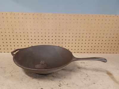 Lodge cast iron wok