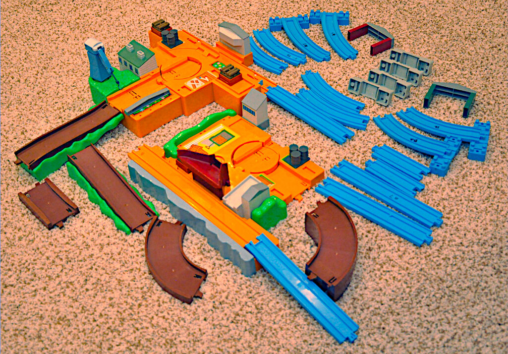 TOMY Thomas the Train track and accessories