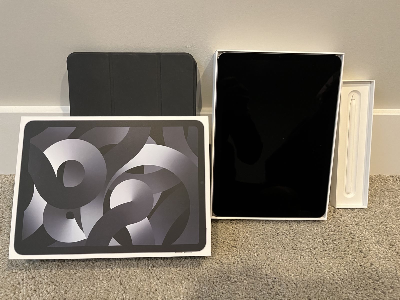 iPad Air (5th Gen) 64GB WiFi , Apple Pencil & Case