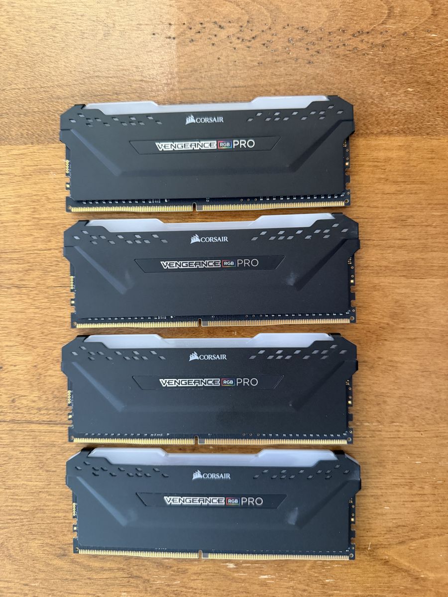 Corsair Vengeance RGB PRO - DDR4 - 32 GB RAM - CMW16GX4M2C3200C16