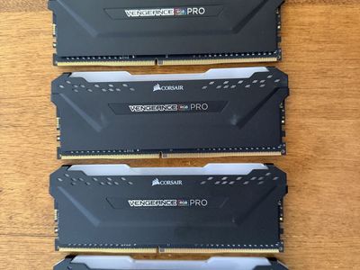 Corsair Vengeance RGB PRO - DDR4 - 32 GB RAM - CMW16GX4M2C3200C16
