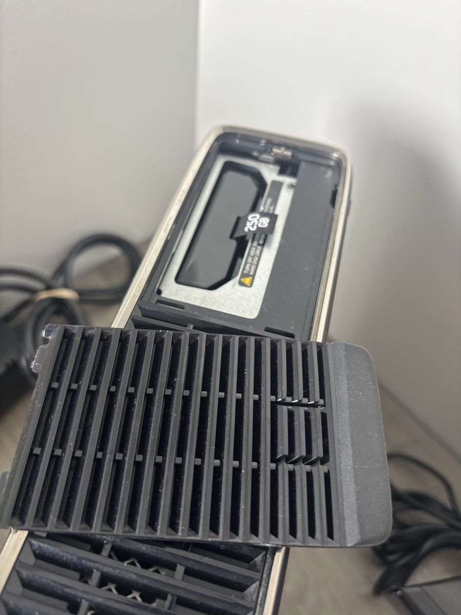 Main image 3