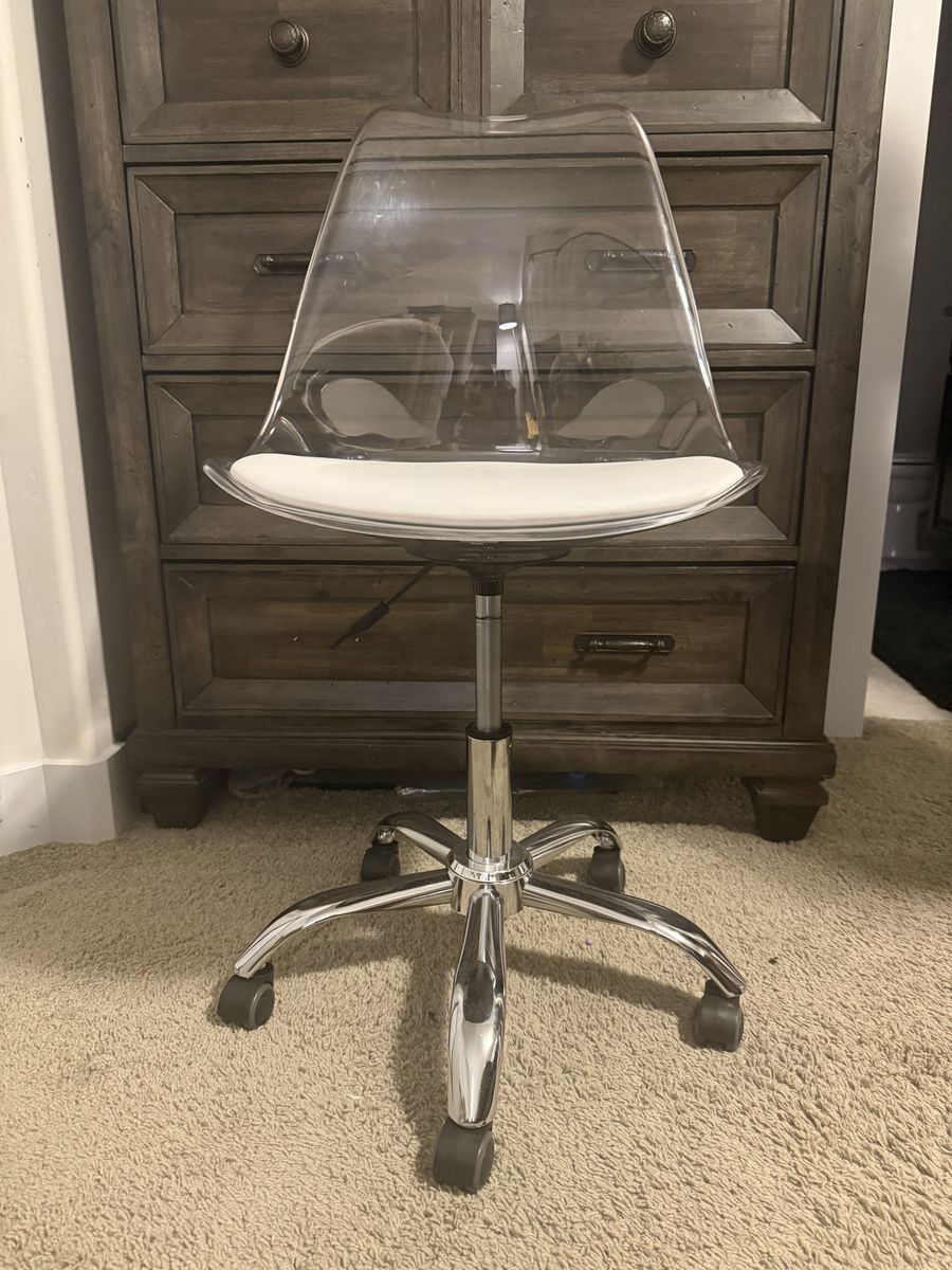 Near New Modern Adjustable Office Chair