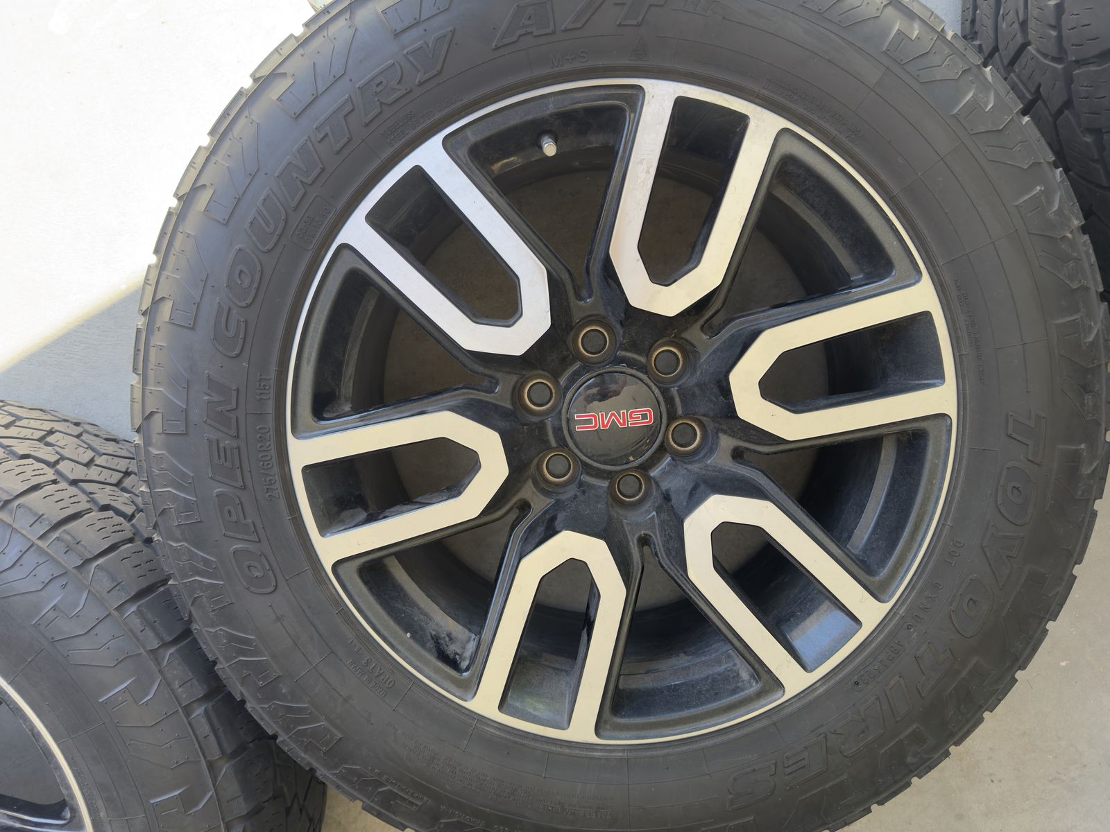 2023 GMC AT4 20", 6 lug wheels with 275/60/R20 Toyo AT tire