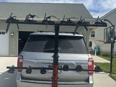 Yakima HangTight 6 Vertical Bike Rack