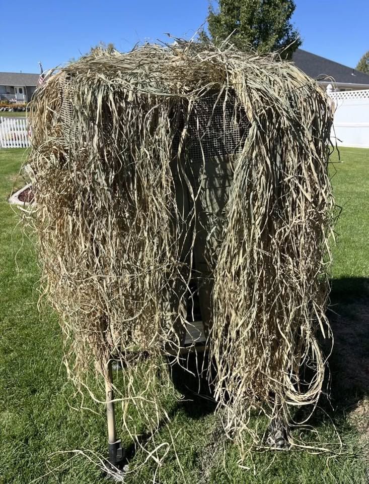 LIKE NEW Momarsh Invisichair Blind already grassed!