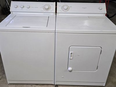 Whirlpool Washer and Gas Dryer Set
