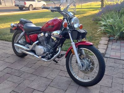 2014 Yamaha V Star 250cc Red Cruiser Motorcycle - Low Mileage, Windshield