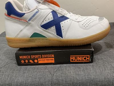 New Munich Continental Kangaroo Leather Pro Level Futsal / Indoor soccer Size EU 40 (≈ 26.4 cm). Imported from the UK.