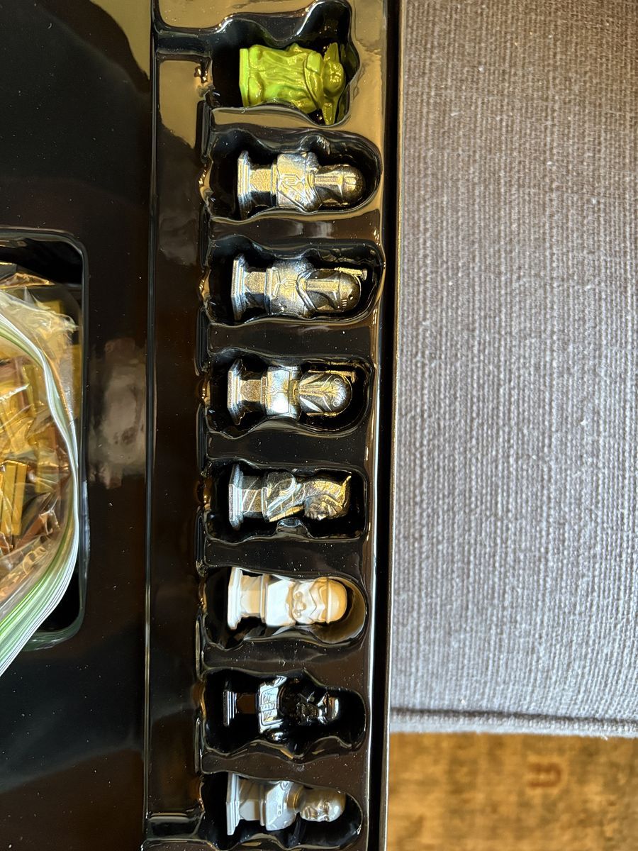 Monopoly: Star Wars The Mandalorian Edition Board Game – Protect Grogu &Battle Imperial Enemies