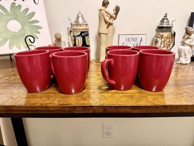 Set of 8 red mugs