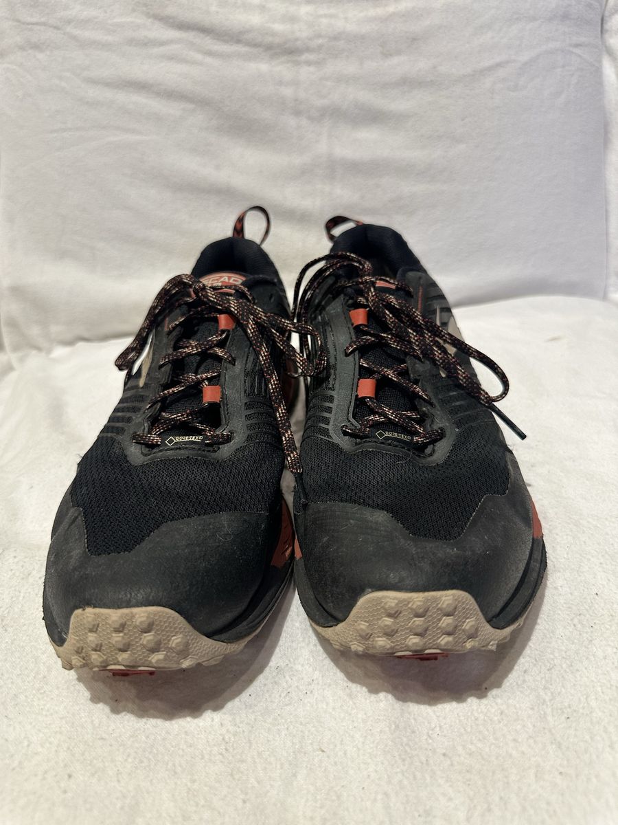 Brooks Cascadia 13 men’s size 12 black/red trim, goretex trail shoes