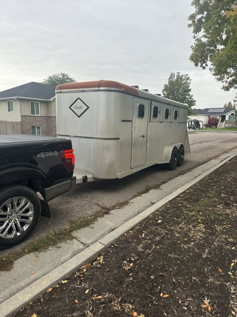 4 Horse Aluminum Bumper Pull Trailer