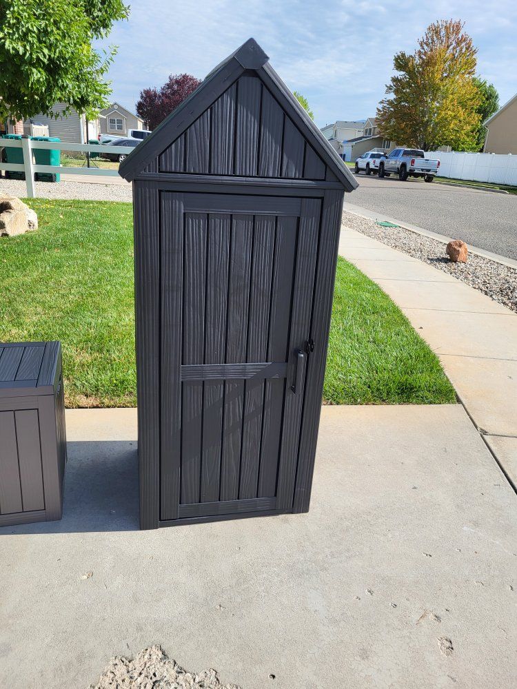 Resin Outdoor Lockable Standing Storage Shed** Brown