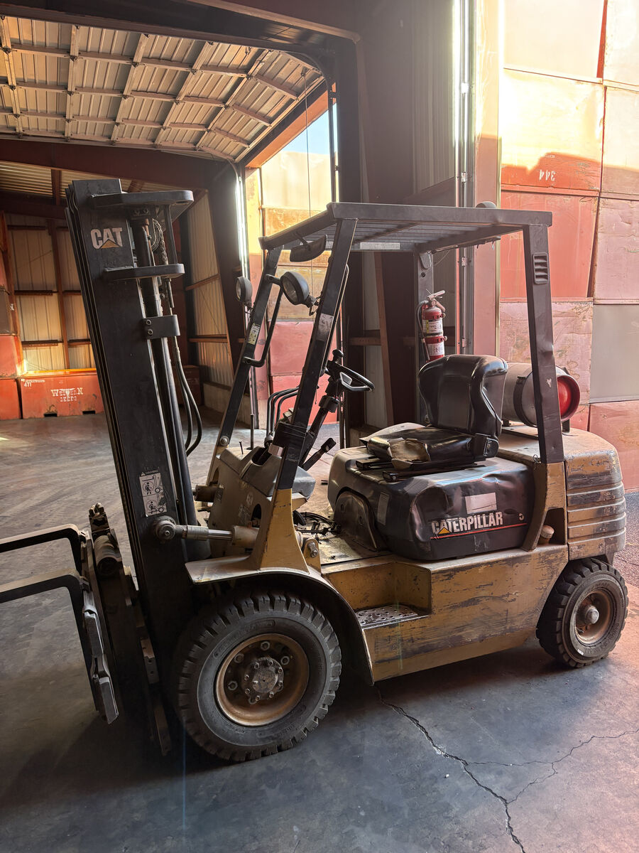 CAT GP25 forklift with rotator