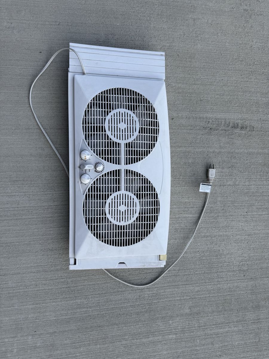 Twin Window Fan with Reversible Airflow Control, White