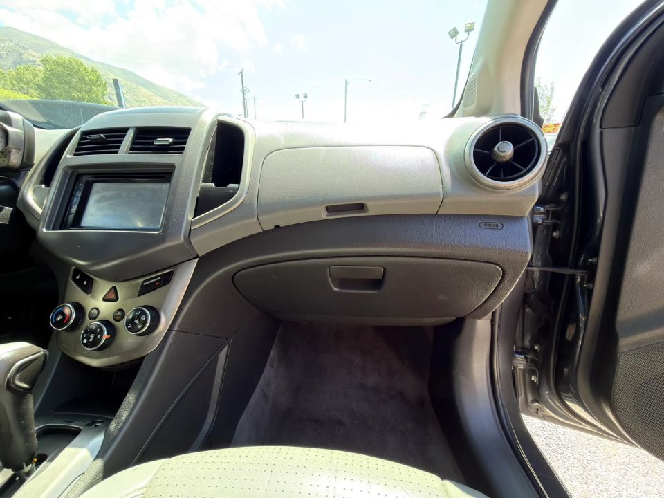 Main image 5