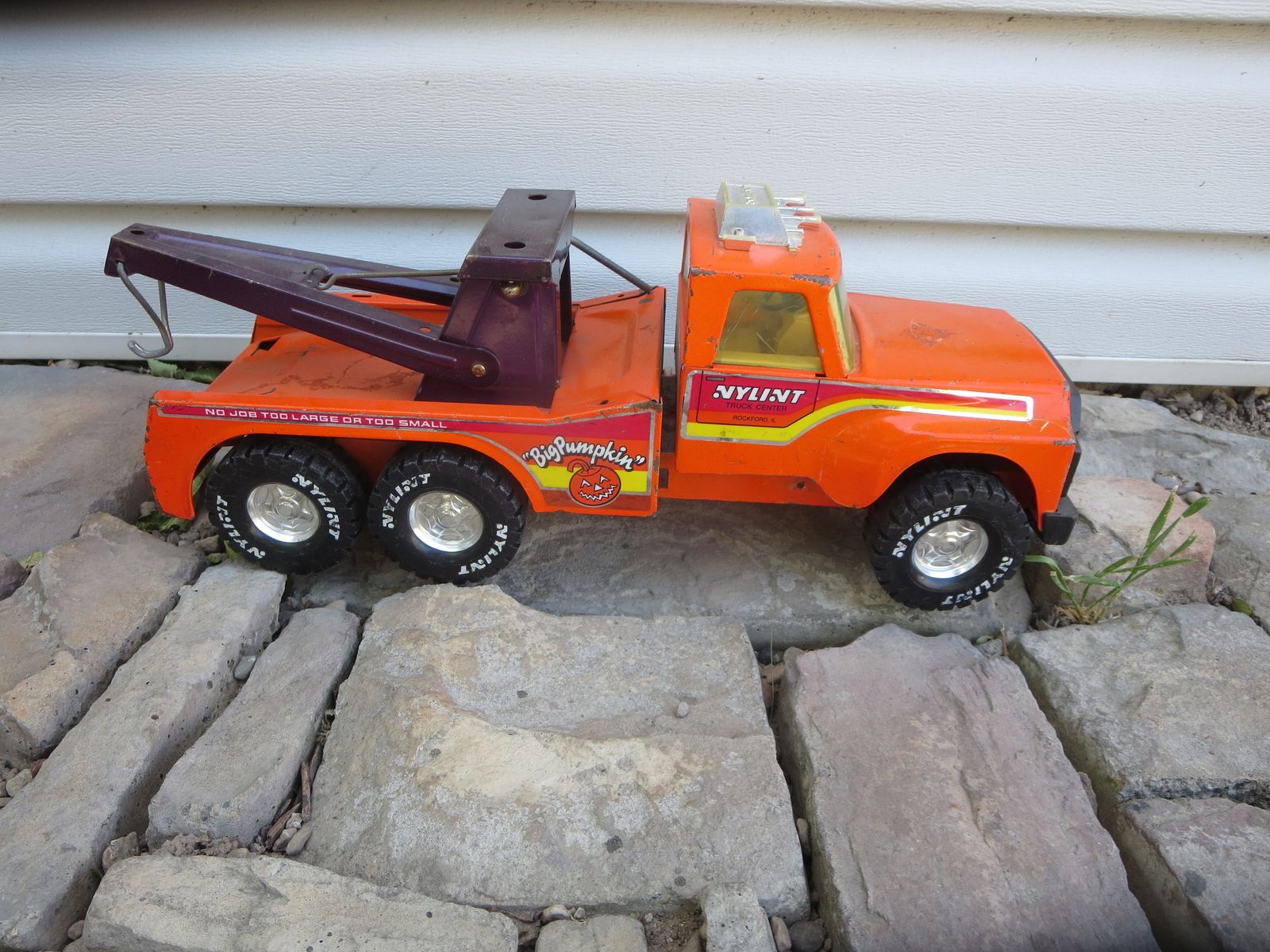 Vintage Nylint Big Pumpkin Orange Tow Truck Toy 6-Wheel Diecast Metal Truck