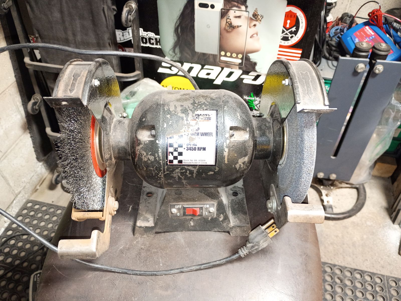 Bench grinder