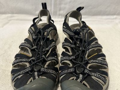 Keen women’s size 8, black slim style, hiking sandals