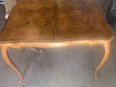 OAK DINETTE TABLE WITH EXTENSION LEAF