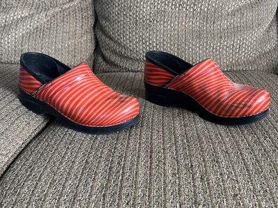 Dansko Professional Clogs Red Striped Patent Leather Nursing Shoes Women's Size 38