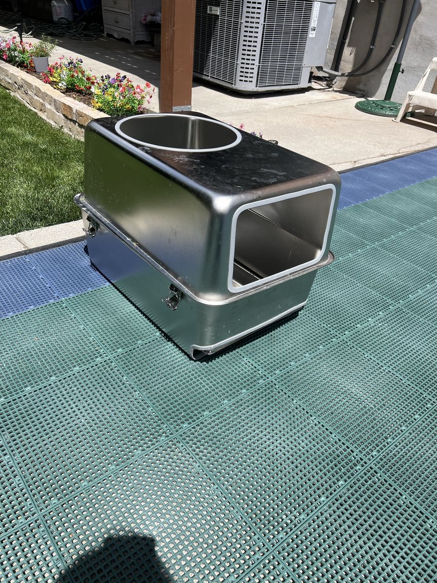 Stainless steel litter box
