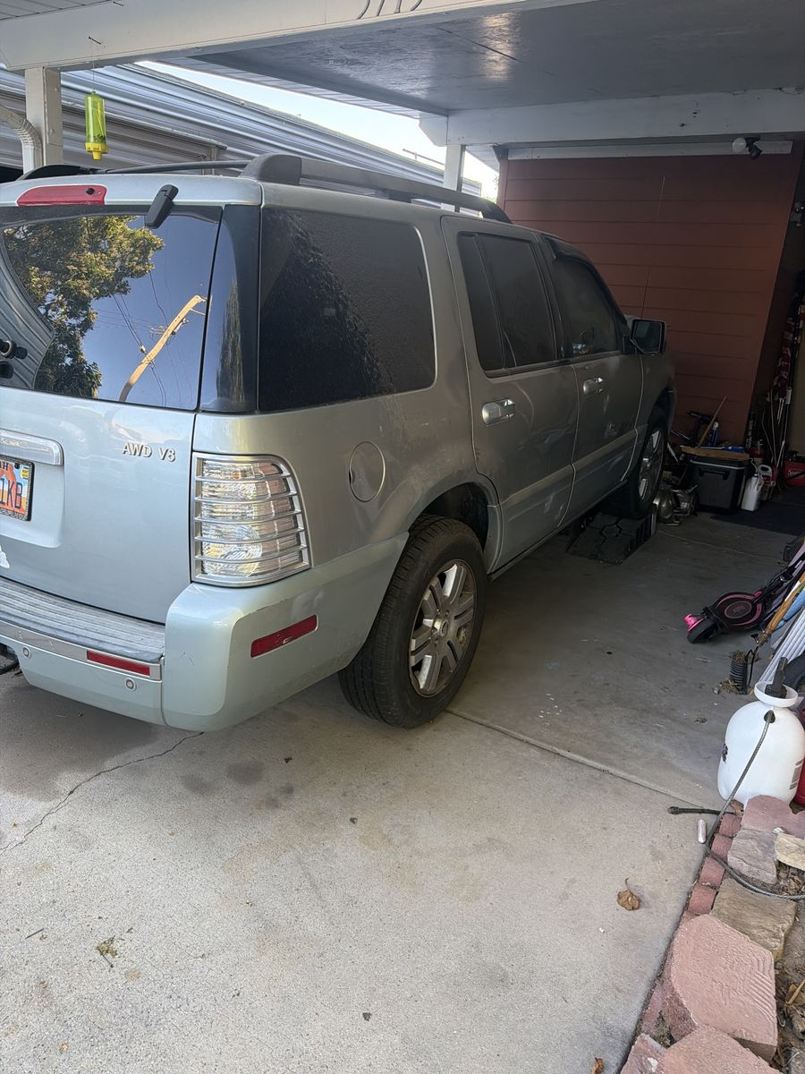 2006 Mercury Mountaineer Premier AWD V8 SUV - Runs, Needs Steering Repair