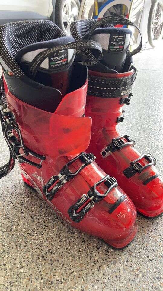 DALBELLO MENS SKI BOOTS SIZE 11.5