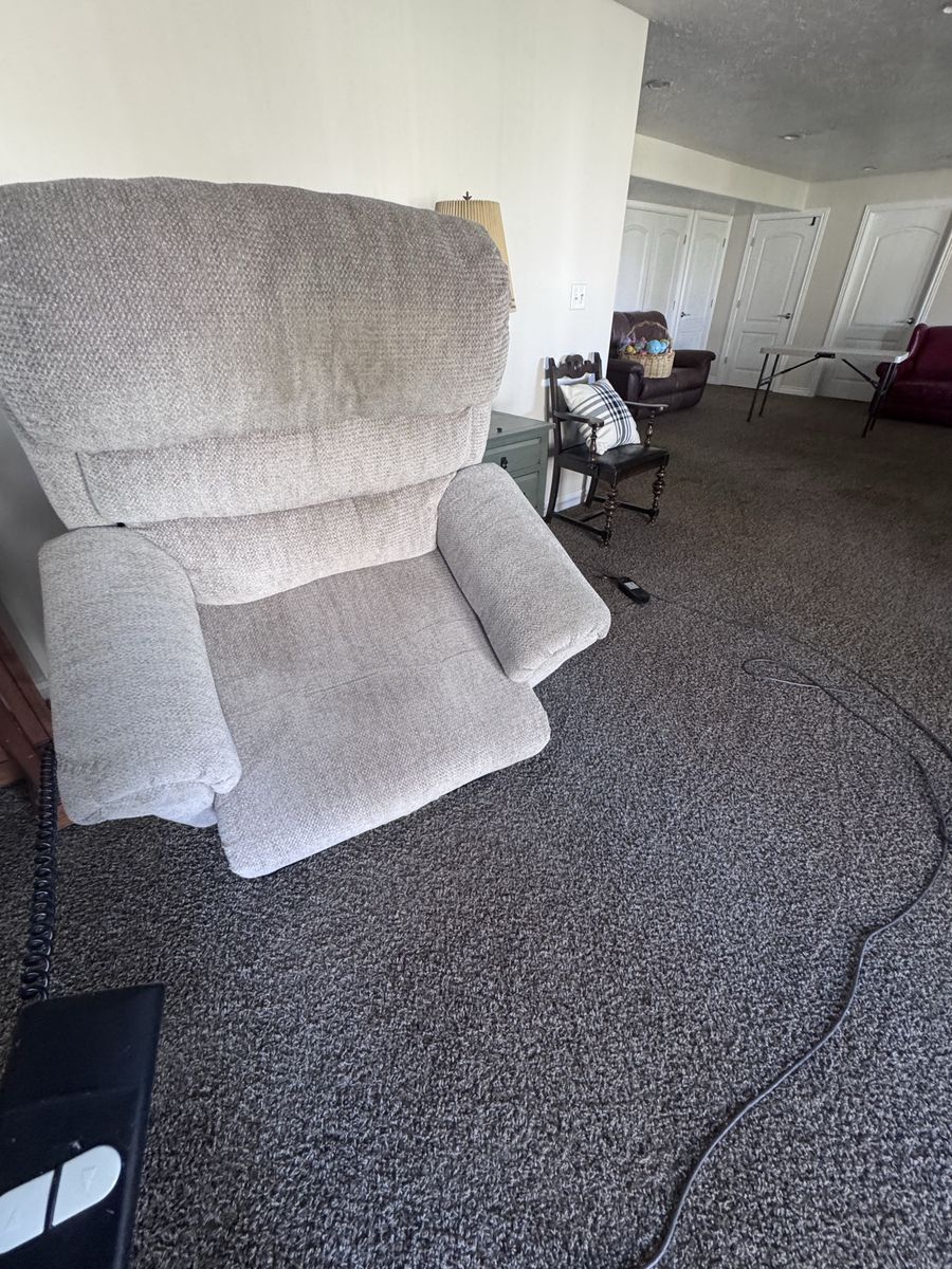 Comfortable Light Tan Fabric Recliner Lift Chair for Easy Standing