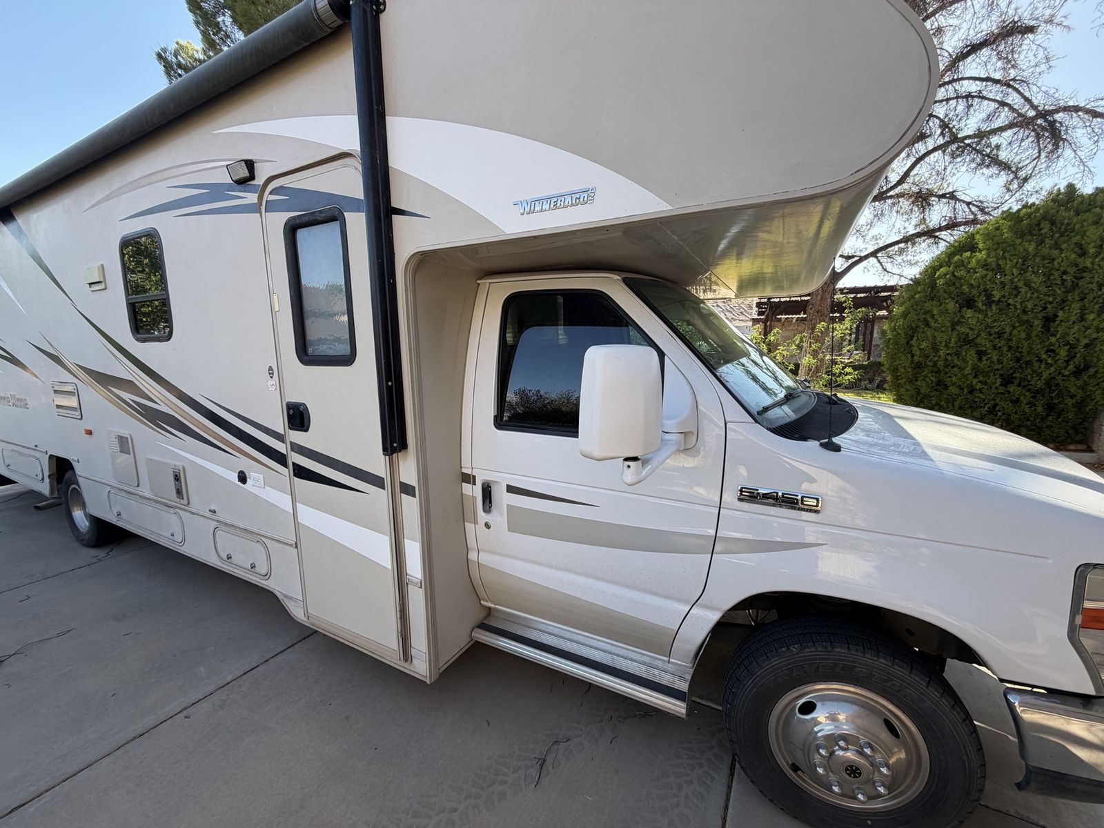 2016 Minnie Winnie 31 ft Motor Home RV