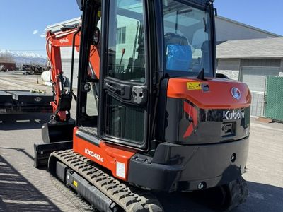 Kubota KX040 Mini Excavator Rental – 4 Ton w/ Thumb - Half Day options