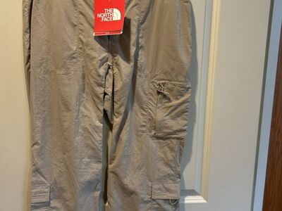 Nwt The North Face Beige Cargo Capri Large Pants