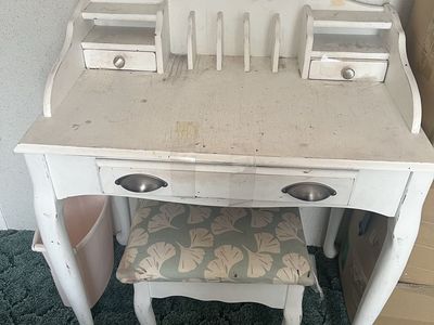 White Vanity Desk and Stool with Drawers and Compartments