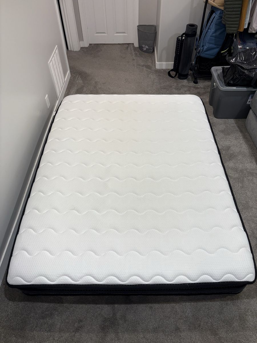 Queen Size Mattress - Excellent Condition