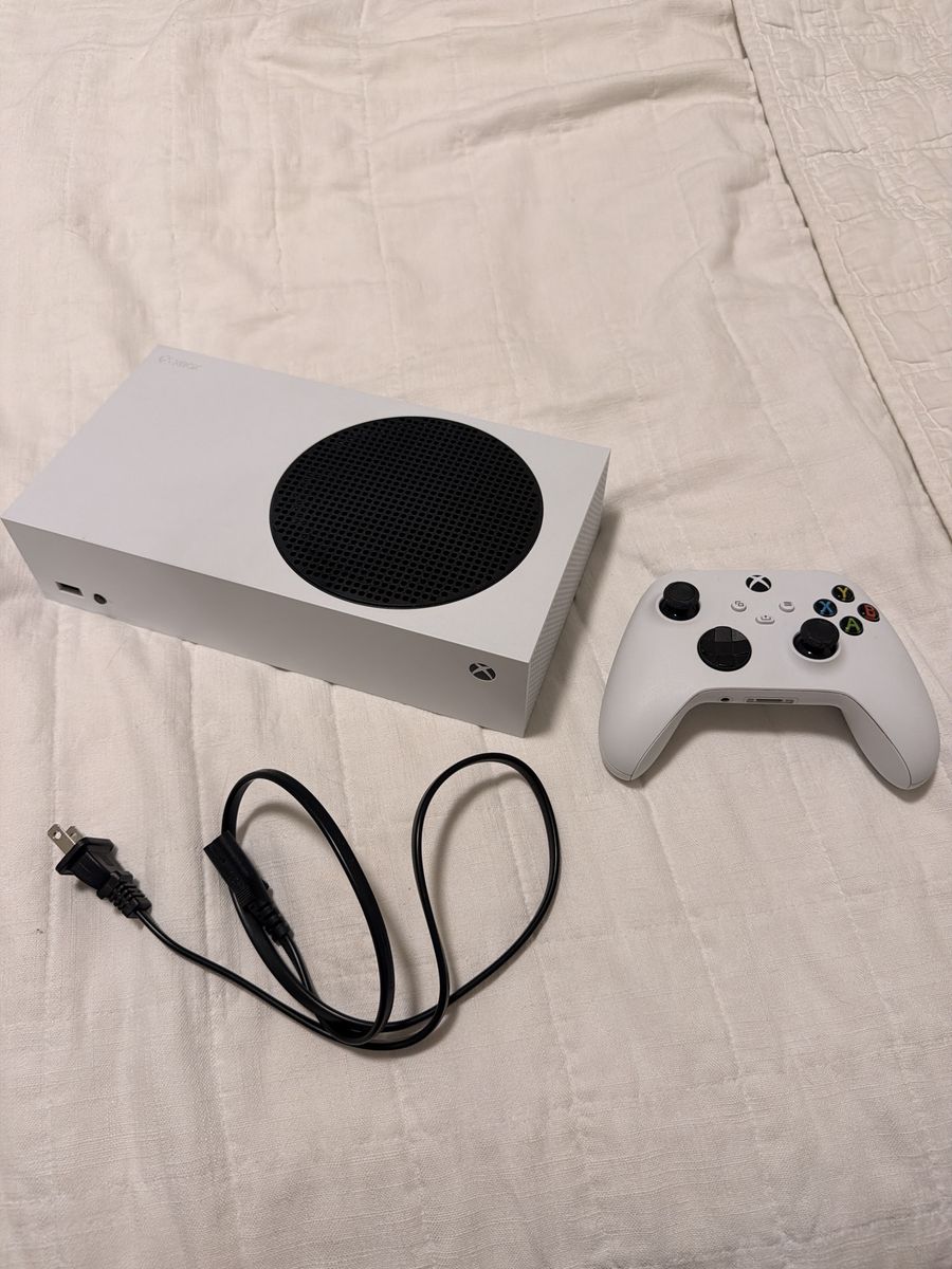 Microsoft Xbox Series S Digital Console 512GB SSD - White with Wireless Controller