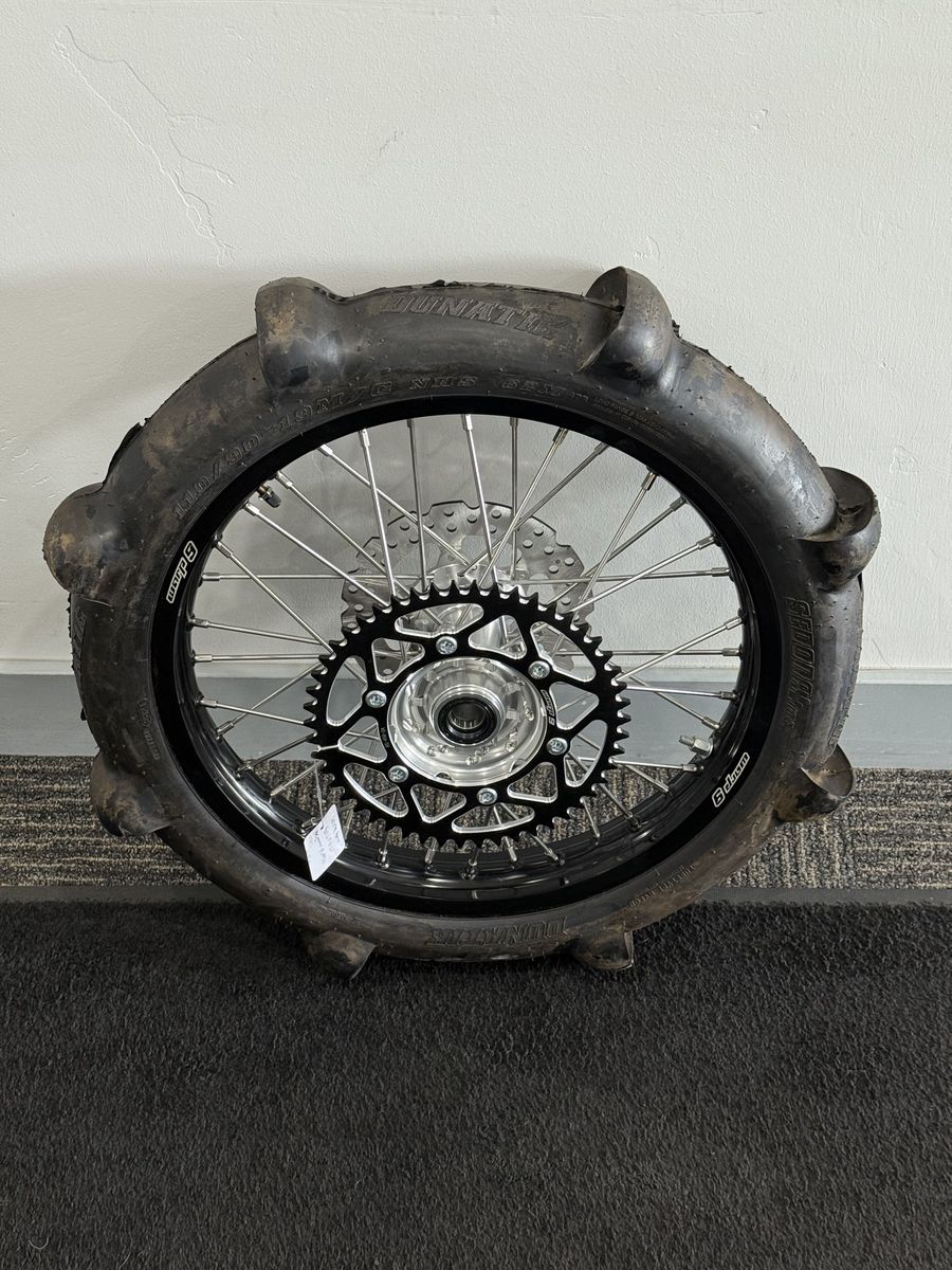 Paddle tire wheel assy