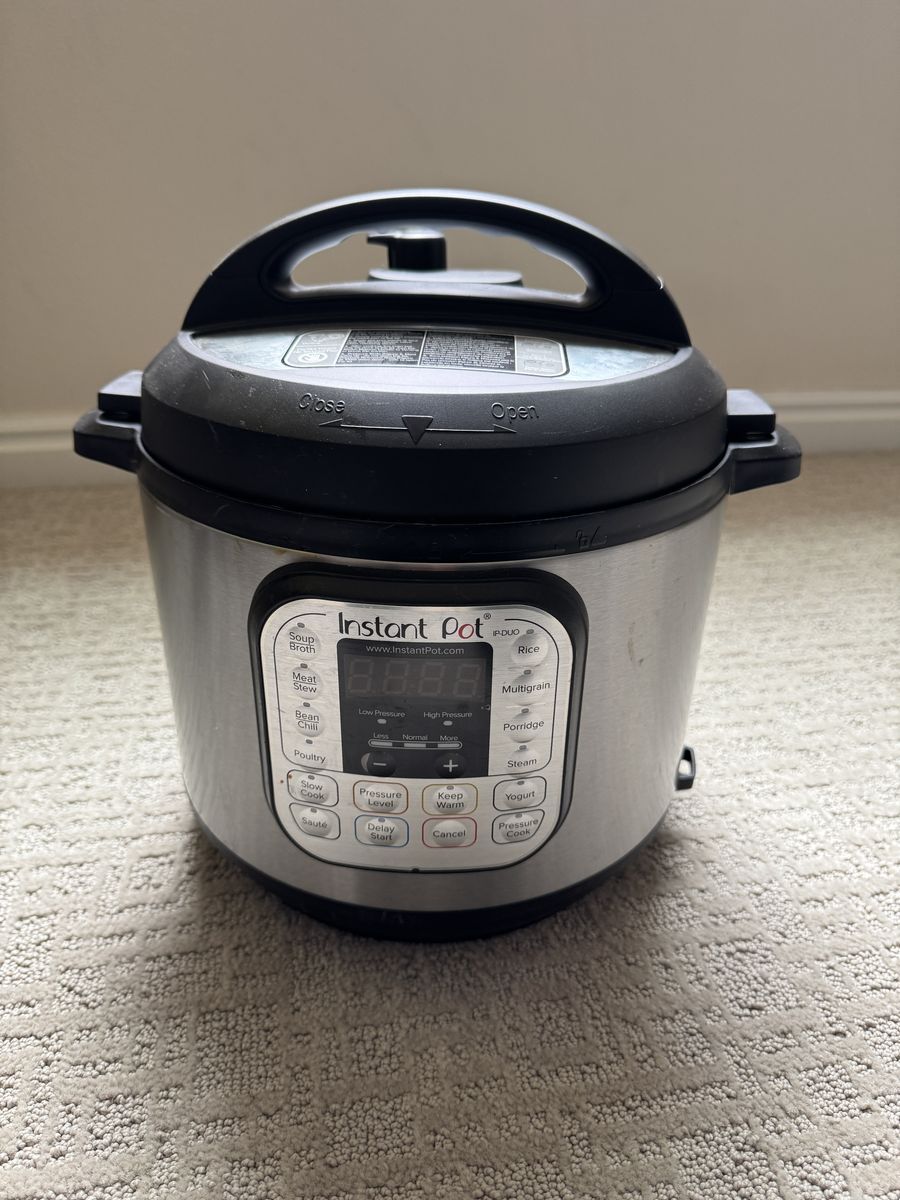 Instant Pot Electric Pressure Cooker 6 Quart  NEW