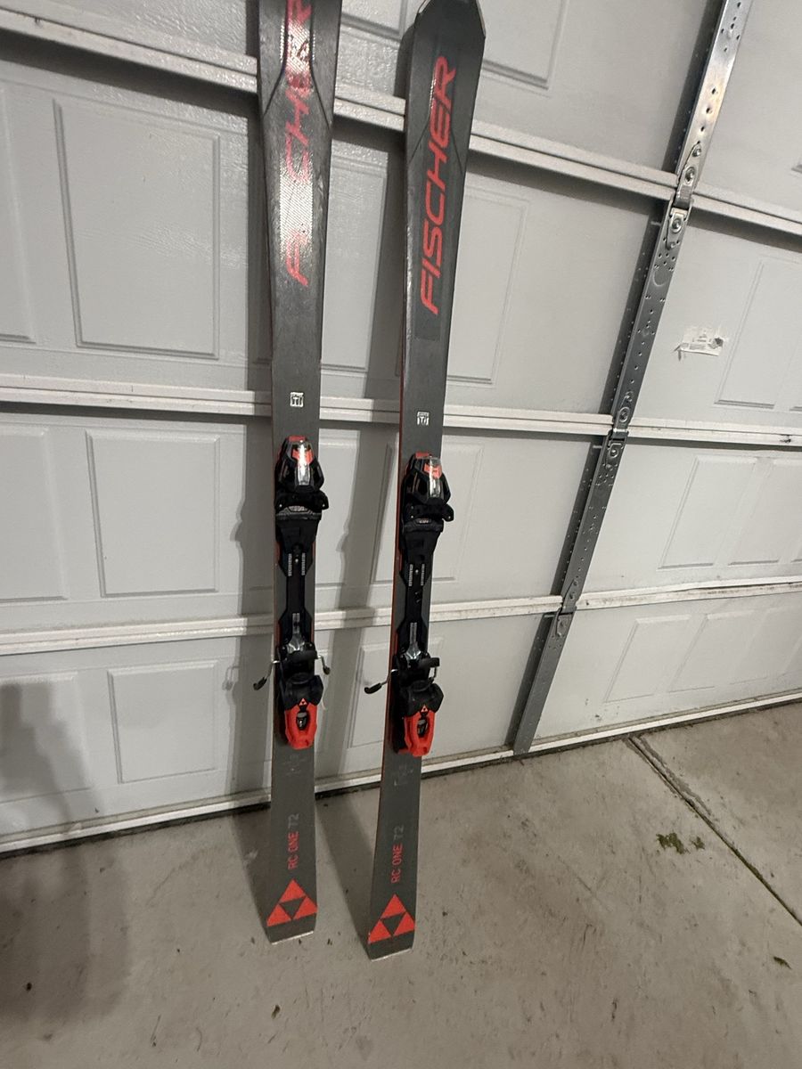 2022 Fischer RC ONE 72 Skis - Barely Used