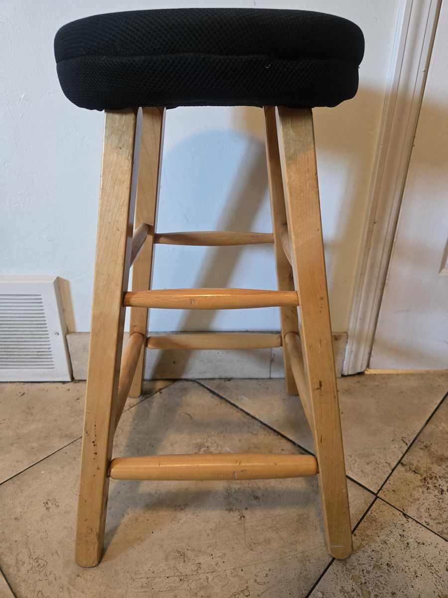 4 Bar Height Bar Stools