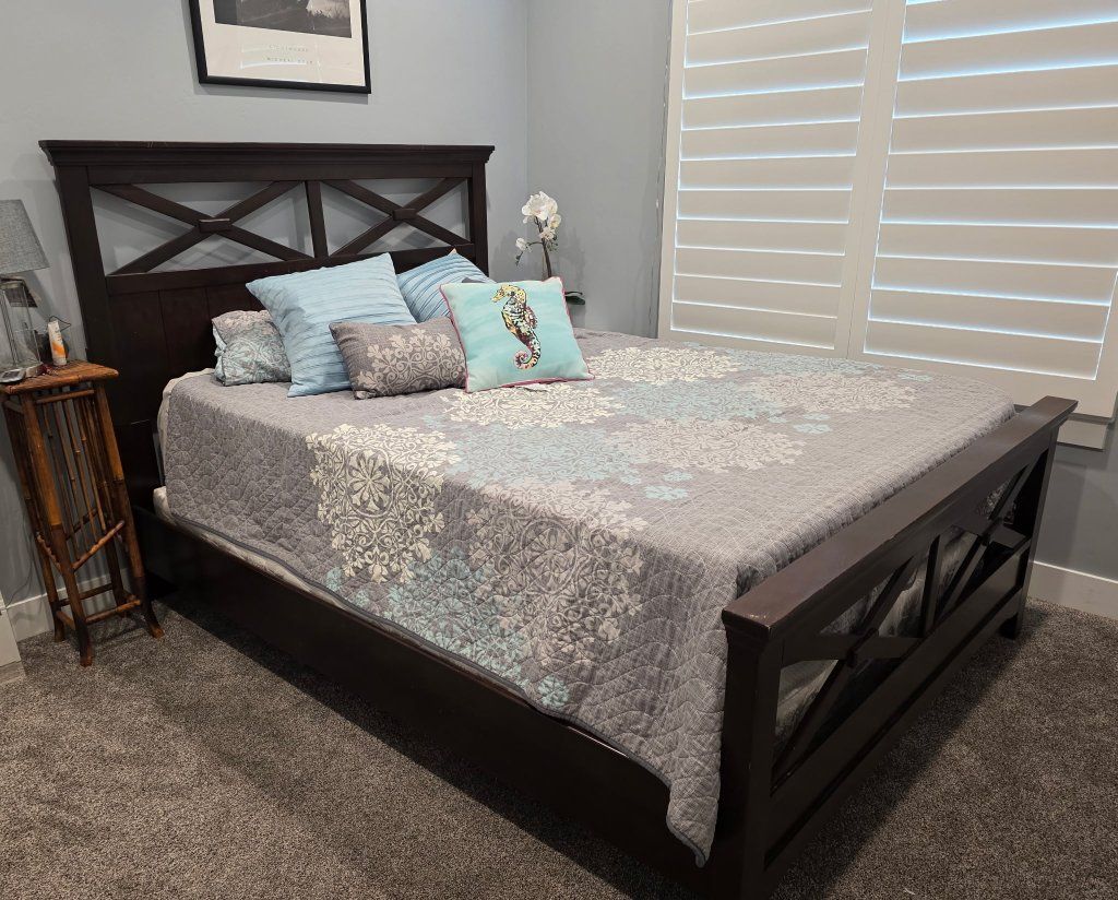 Queen bedframe and mattress