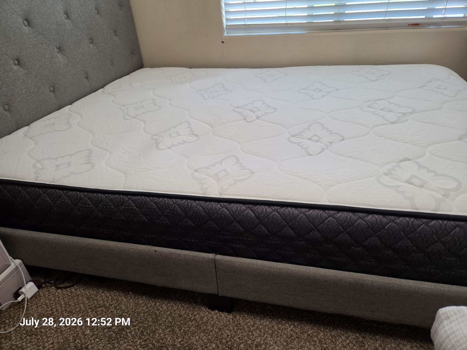 Queen size mattress - good condition