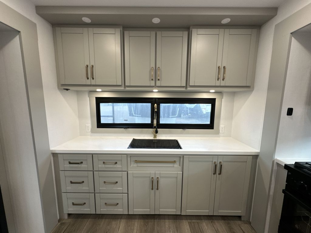 Main image 10