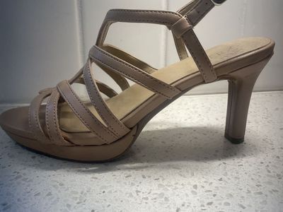 Cute Women's Sandals 7.5w