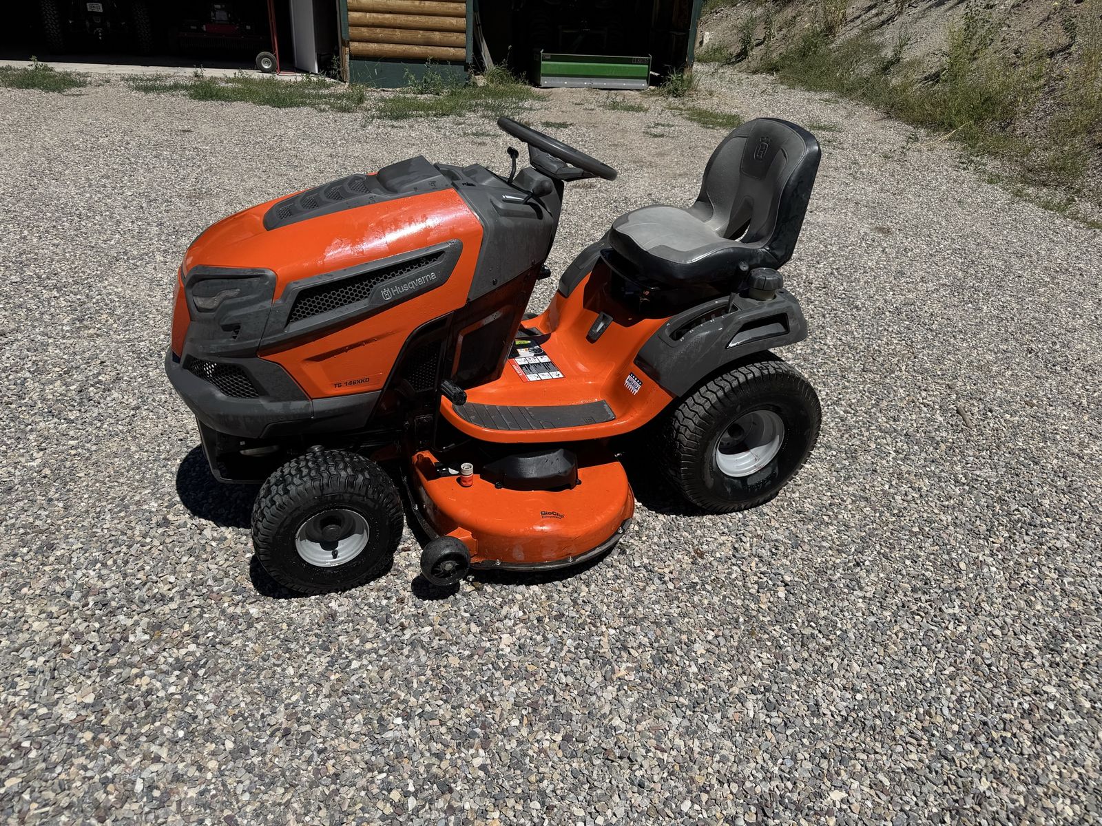Husqvarna TS 146XKD 46” Riding Lawn Tractor with locking rear differential