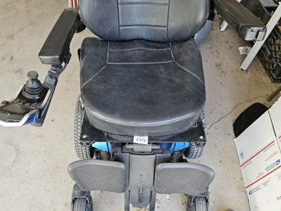 Electric Wheelchair with hitch mounted carrier