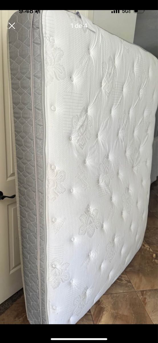 Tufted Quilted Pillow Top Mattress White and Gray queen clean like new $85