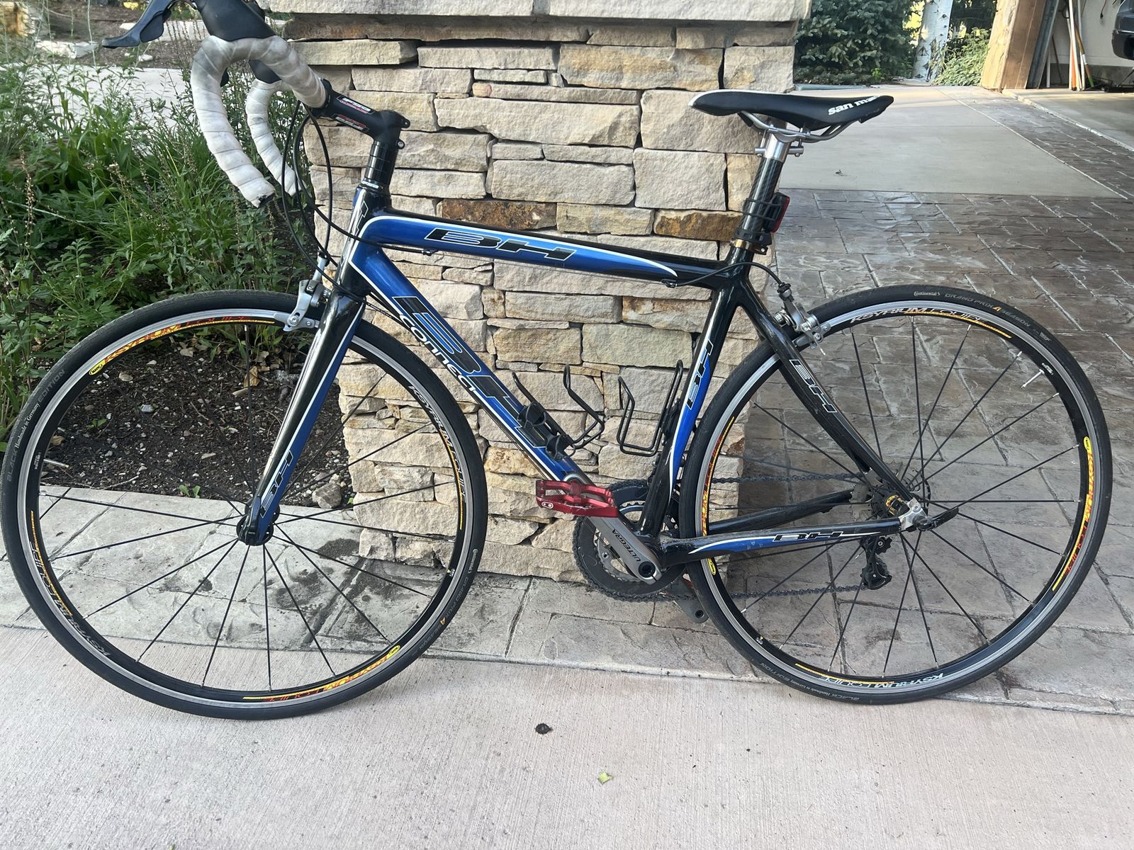 BH Connect Road Bike, Carbon Fiber, Blue/Black, Ultegra Components, Mavic Ksyrium Equipe Wheels
