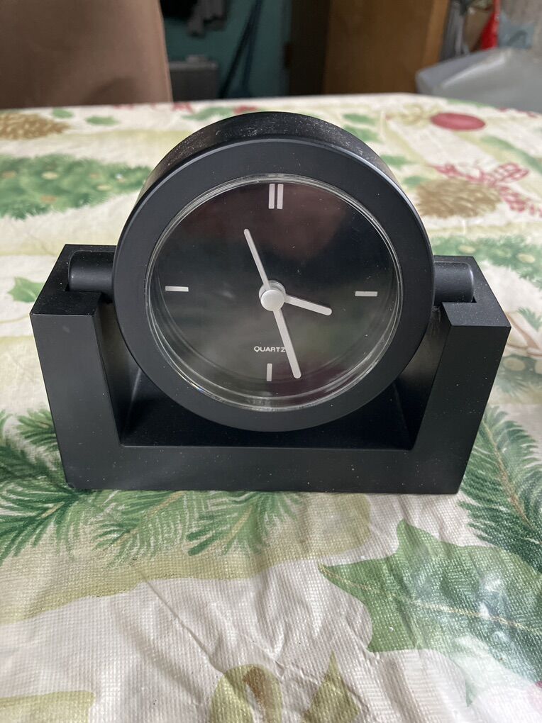 Excellent Cond Classic Black Clock
