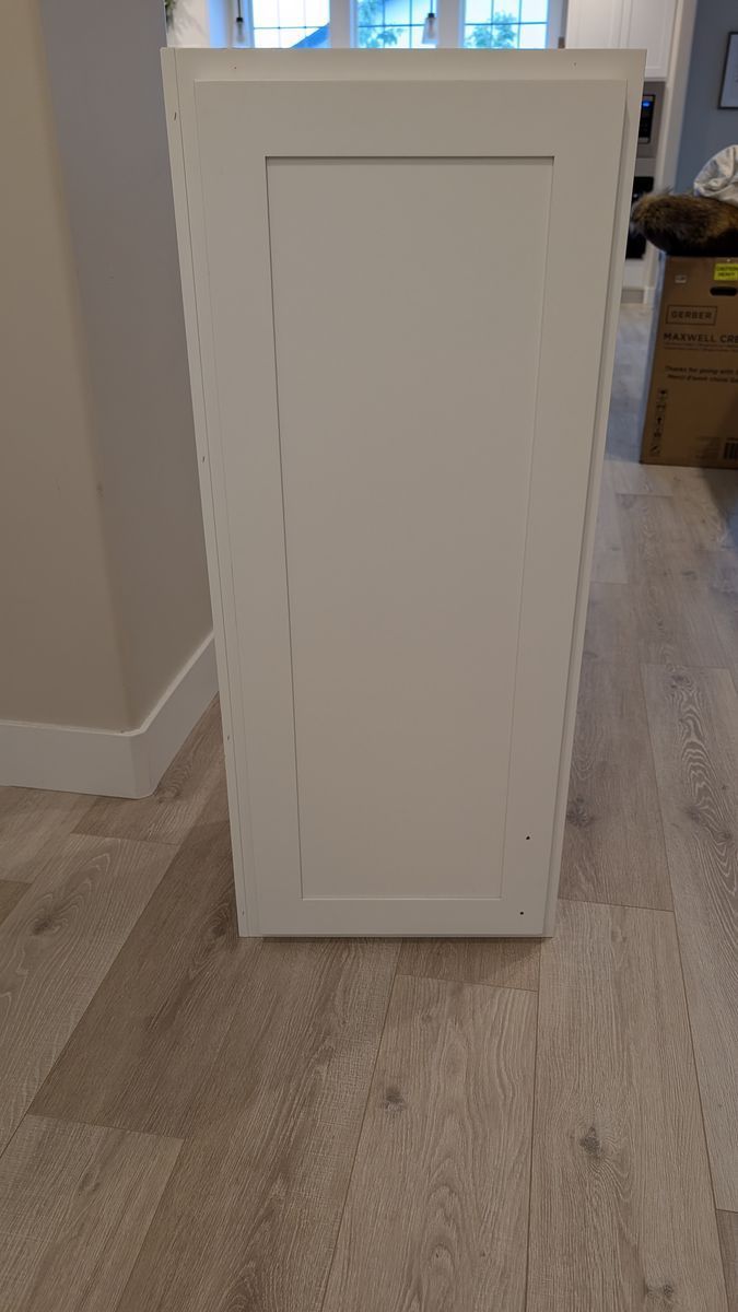 White Cabinet with crown molding soft close hinges $10